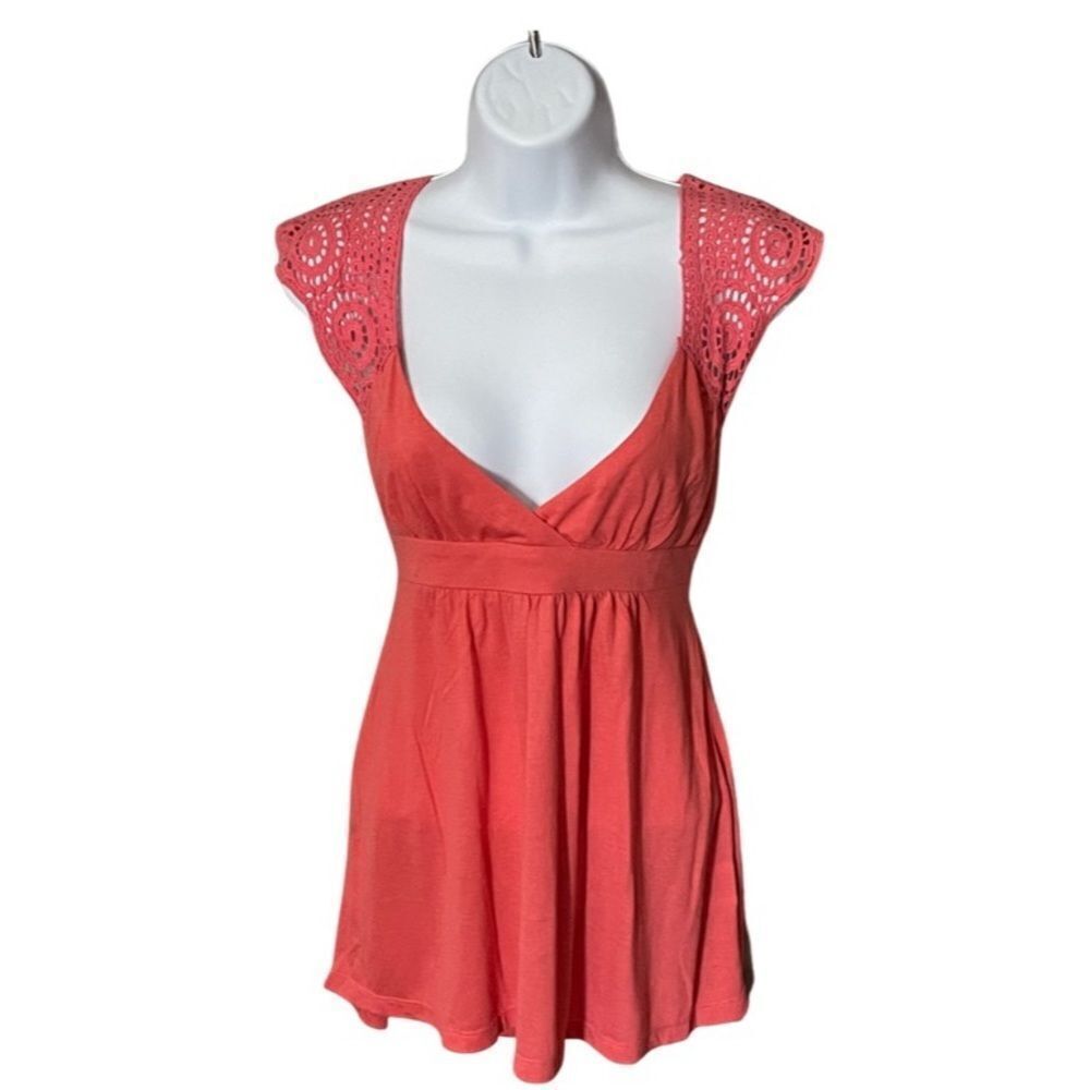 🎉 3/$25 🎉 Coral- Orange Shoulder Crochet Blouse